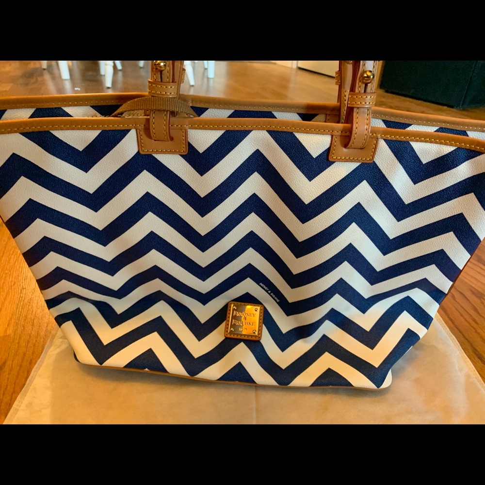 Navy blue & white chevron Dooney & Bourke handbag